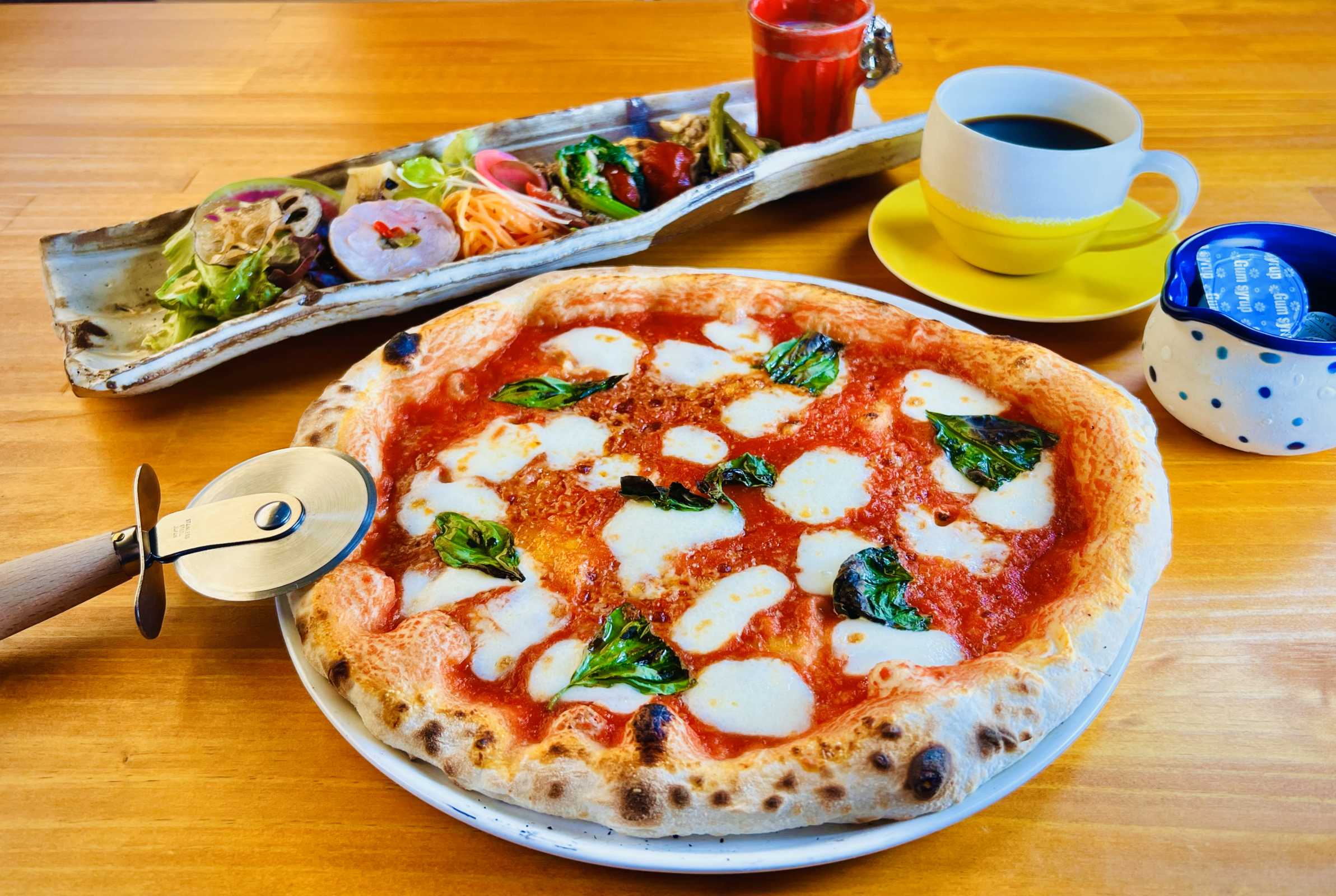 マルゲリータピザとセットの冷菜